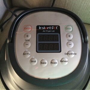 Instant Pot Air Fryer Lid 6Qt with protected base/storage cover